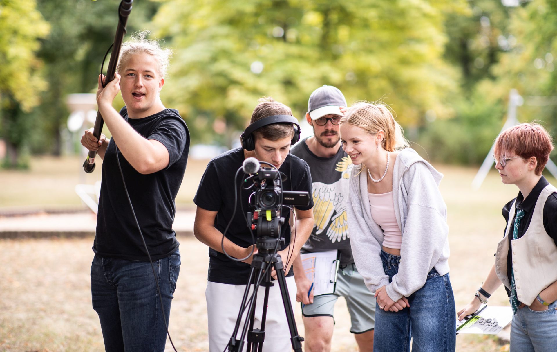 Foto: Jugendliche beim Filmen