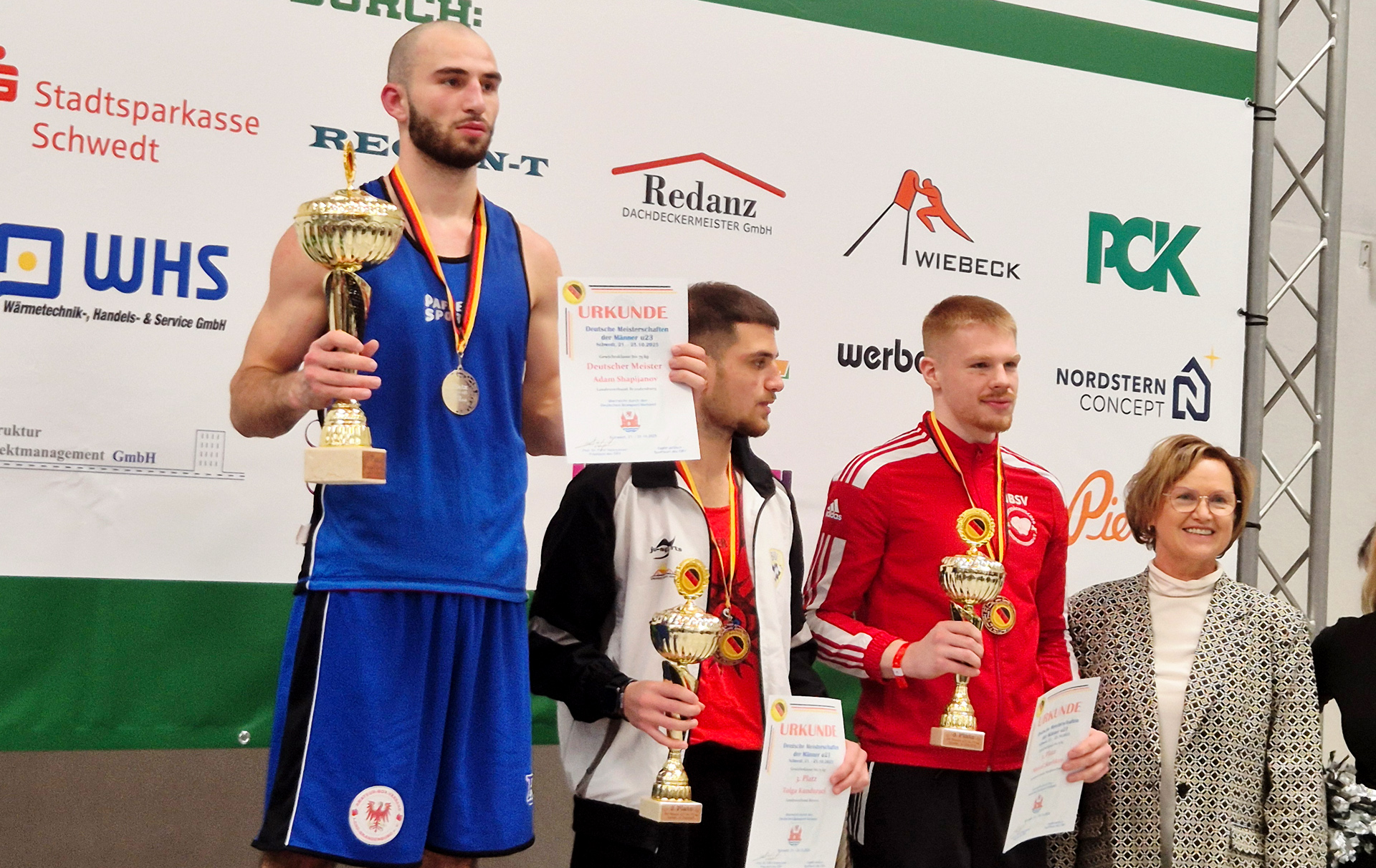 Foto: Siegerpodest mit Bürgermeisterin