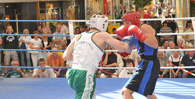 Foto: Boxkampf vor Publikum