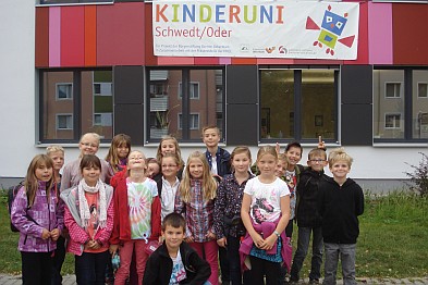 Foto: Schüler der Grundschule „Bertolt Brecht“ zur 3. KinderUni