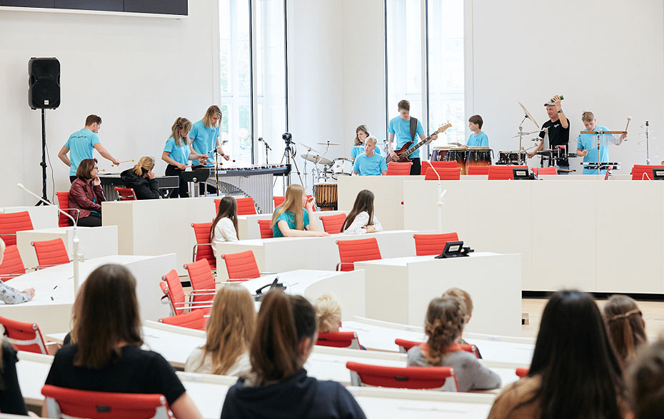 Foto: Drum People Auszeichnung Landtag Potsdam