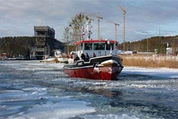 Foto: Eisbrecher vor dem Schiffshebewerk Niederfinow