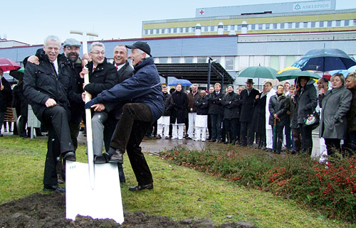 Foto: Spatenstich für den Neubau