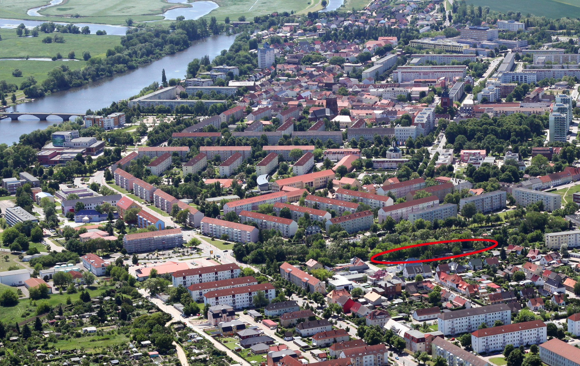 Luftbild mit roter Markierung Luftbild mit roter Markierung