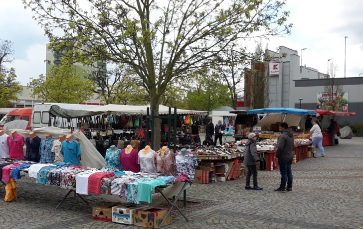 Foto: Markt auf dem Platz der Befreiung