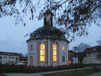 Foto: beleuchteter Berlischky-Pavillon