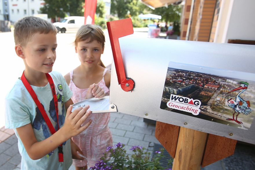 Foto: Kinder und Briefkasten