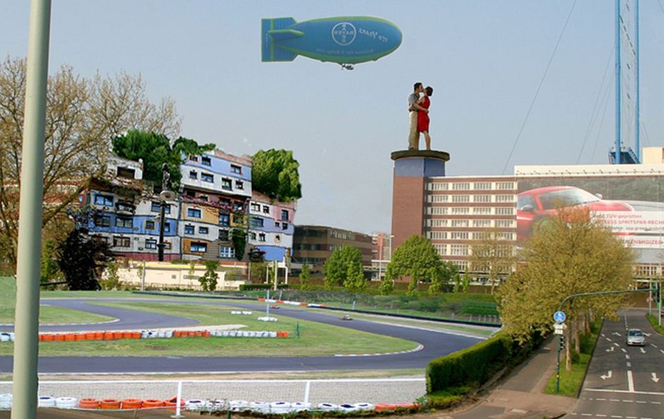 Straße, Kartbahn, Zeppelin und Liebespaar auf dem Dach