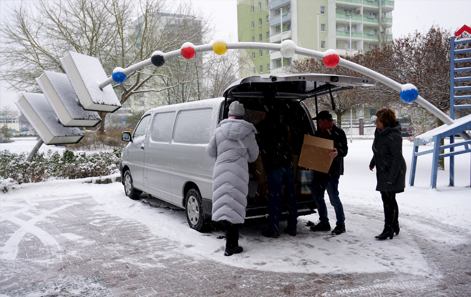 Foto: Verladen der Weihnachtspakete