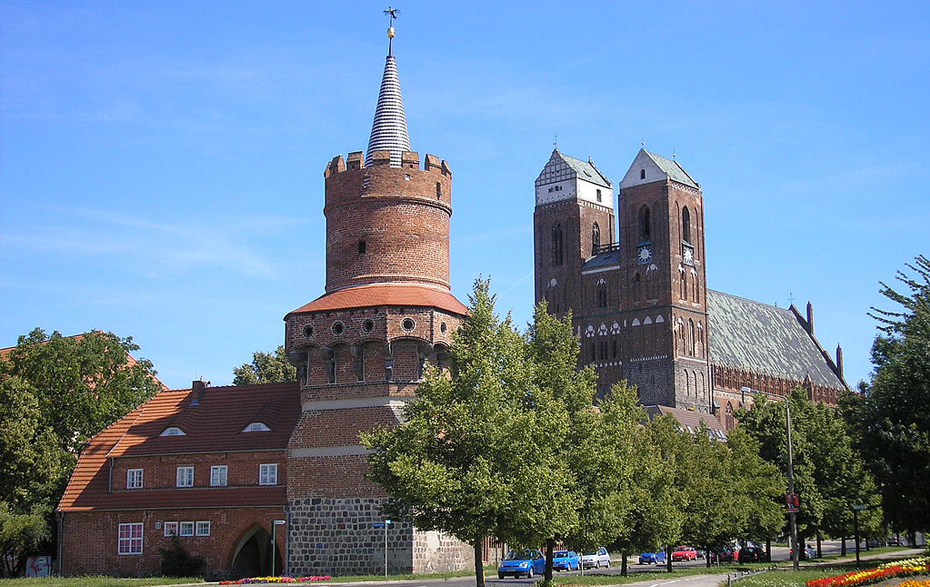 Foto: Mitteltor und Marienkirche