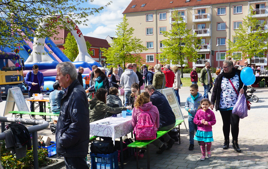 Foto: Bastel- und Informationsstände auf dem Alten Markt