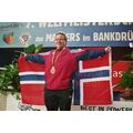 Foto: Sportlerin mit norwegischer Flagge