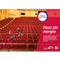 Plakatmotiv: 4 Kinder mit selbstgebastelten Fernrohren sitzen im großen Theatersaal