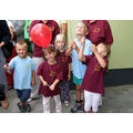 Foto: Kinder mit Luftballons