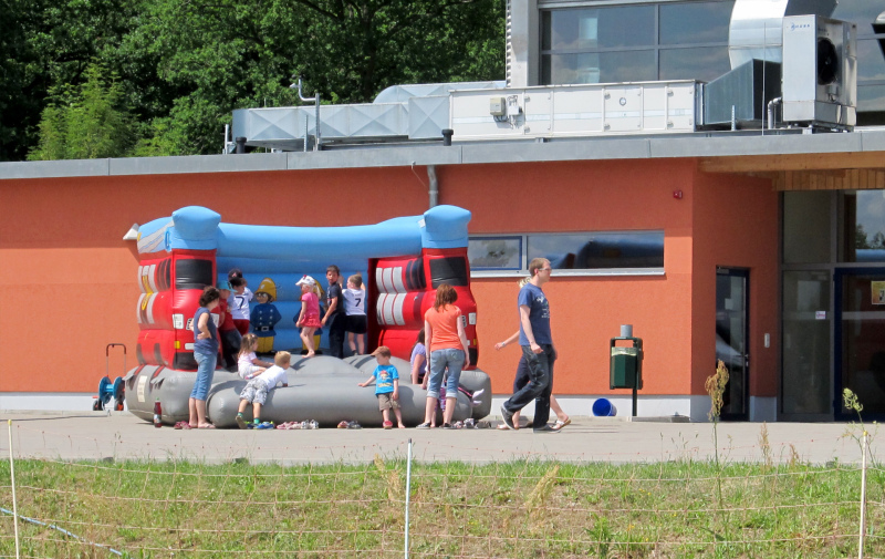 Foto: Springburg vor der Sporthalle