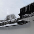 Foto vom 17. Januar 2013: Eiszapfen am Garagendach