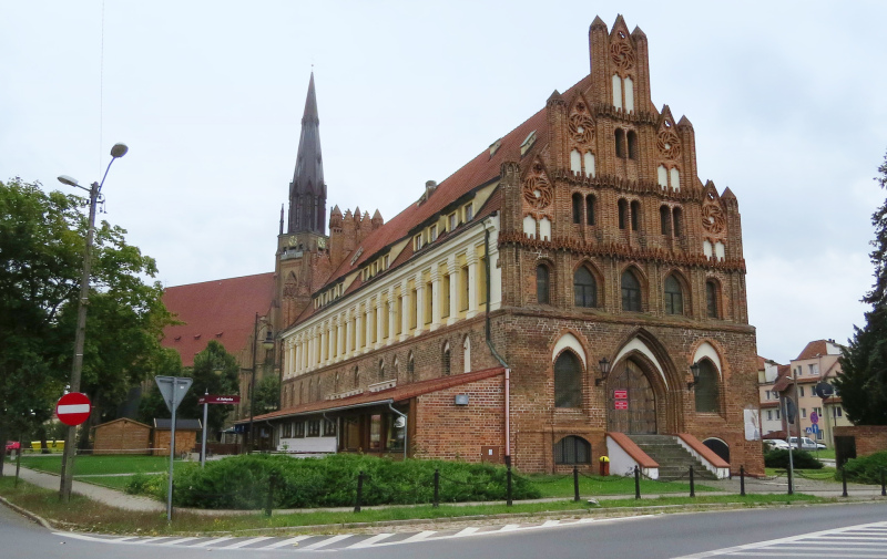 Foto: rotes Backsteingebäude