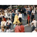 Foto: Tanzpaare beim Festumzug beim Stadtfest 1995.