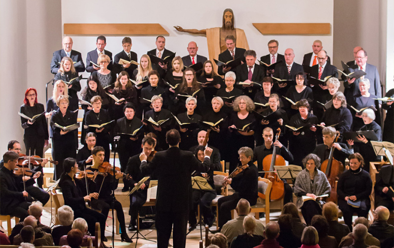 Foto: Chor und Musiker in der Kirche