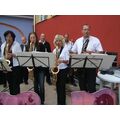 Foto: 4 Musiker mit Saxophon beim Musizieren
