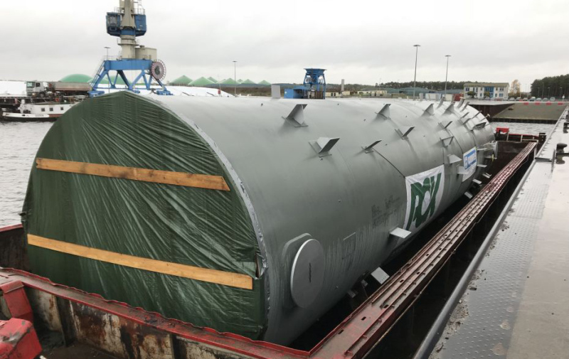 Foto: Rohölkolonnenteil auf einem Schiff im Hafen