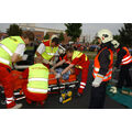 Foto: Notfallkräfte versorgen einen 