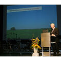 Foto: Polzehl am Rednerpult vor der Leinwand