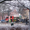 Foto vom 8. Februar 2013: Feuerwehr und Polizei stehen auf der Kreuzung