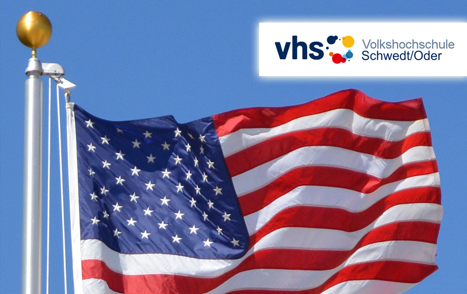 Foto: USA-Flagge und VHS-Logo